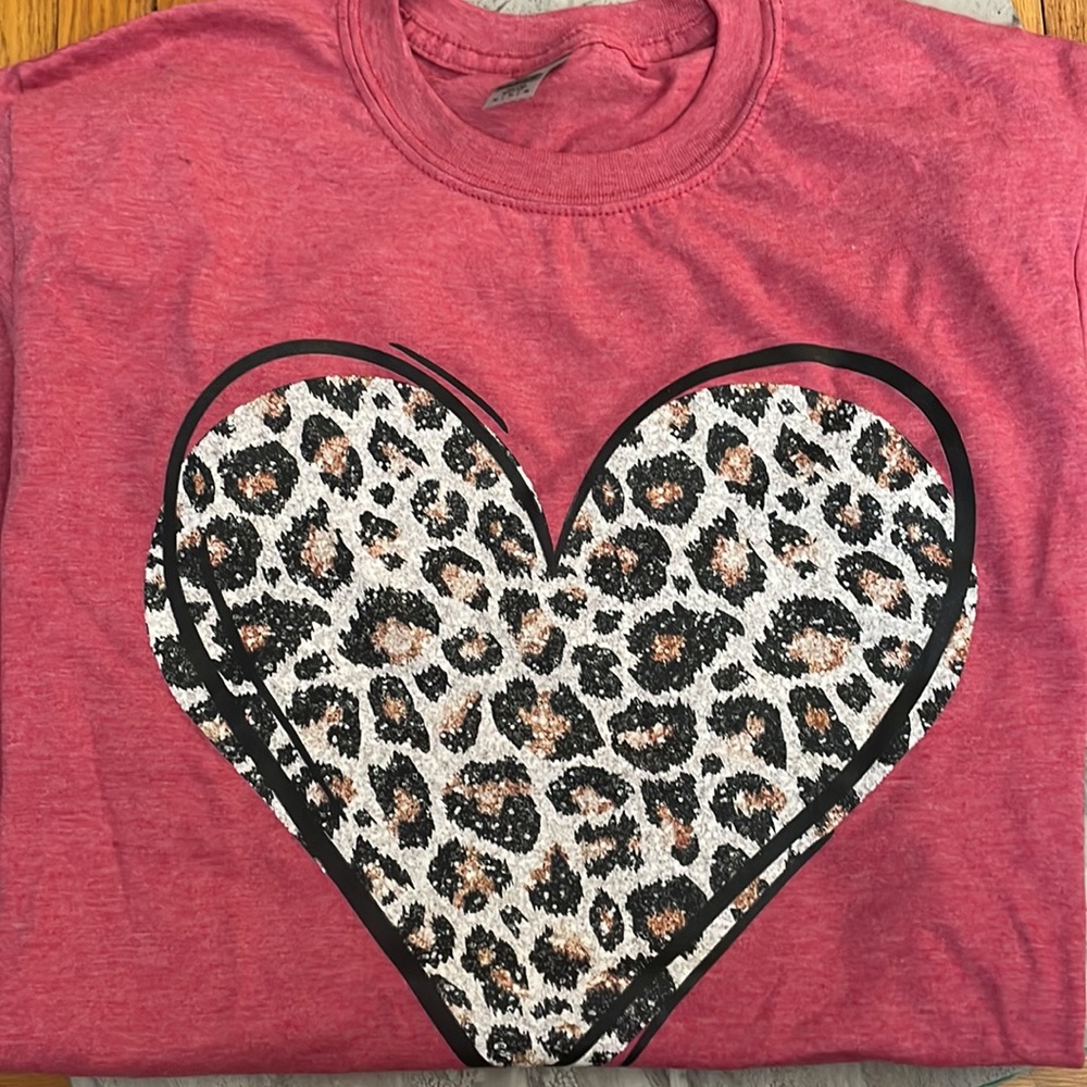 Cheetah print heart Tee
